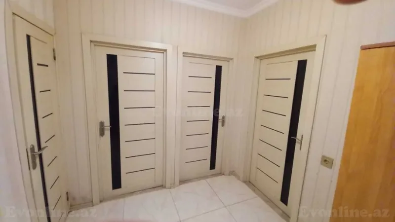 3 otaqlı Mənzil 80 m² 2-ci mikrorayon Kirayə verilir