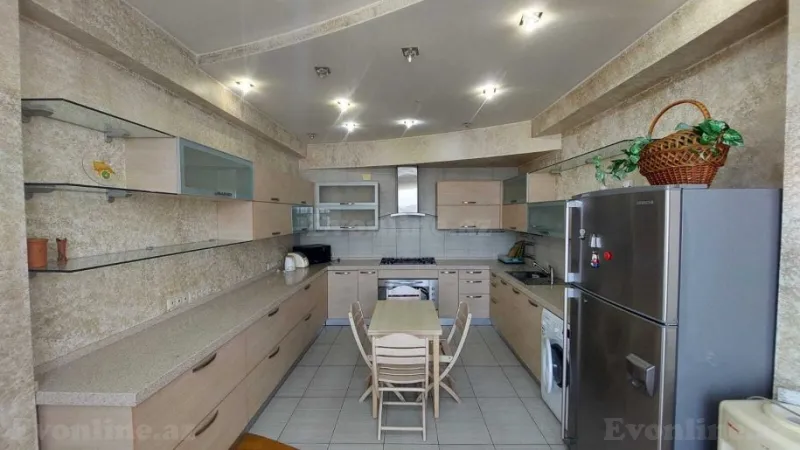 Kirayə verilir 4 otaqlı Mənzil Yeni tikili 190 m² Nizami m. - şəkil 15