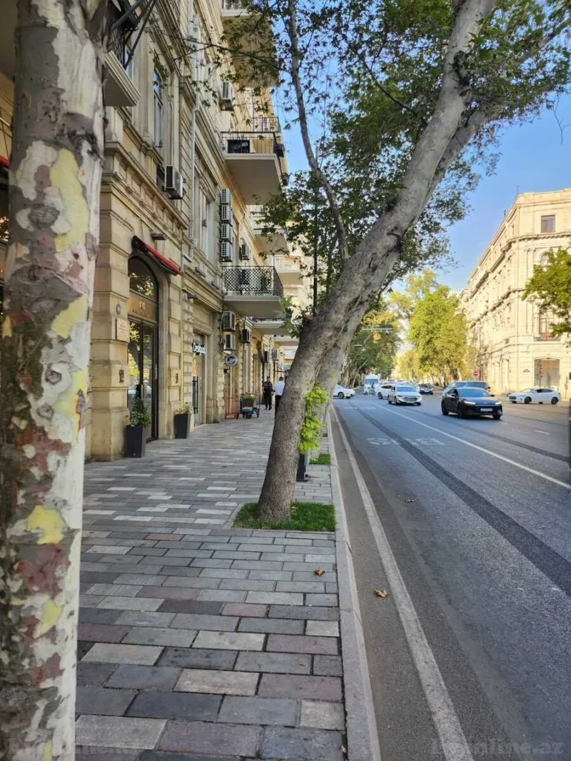 Satılır 4 otaqlı Mənzil Köhnə tikili 76 m² Sahil m. - şəkil 2