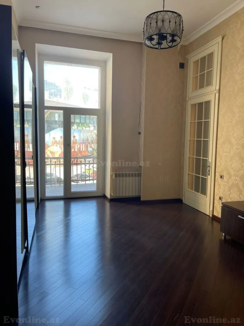 Kirayə verilir 4 otaqlı Mənzil Köhnə tikili 115 m² 28 May m.