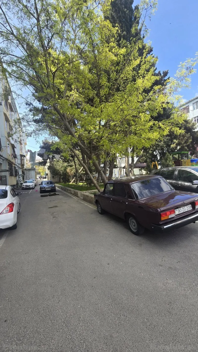 3 otaqlı Mənzil 70 m² 3-cü mikrorayon Satılır