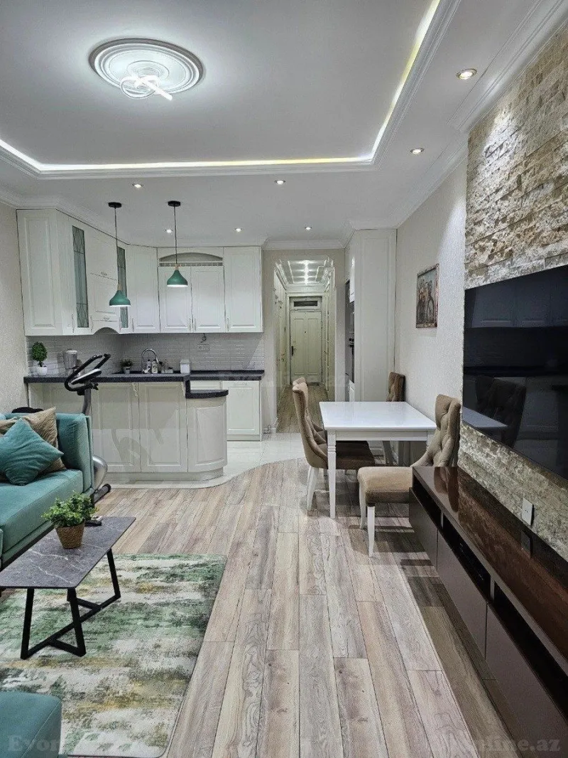 2 otaqlı Mənzil 50 m² 28 May m. Kirayə verilir