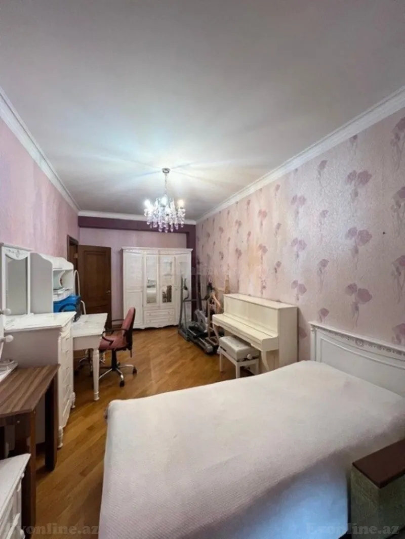 Satılır 4 otaqlı Mənzil Yeni tikili 214 m² Yasamal r. - şəkil 17