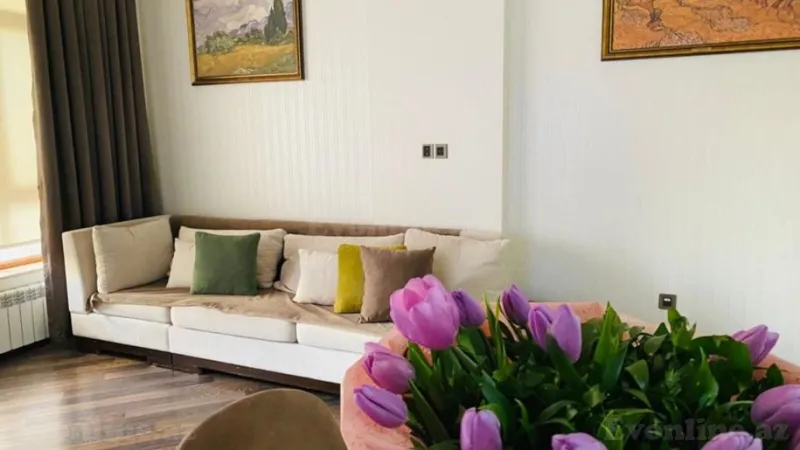 3 otaqlı Mənzil 130 m² İnşaatçılar m. Kirayə verilir