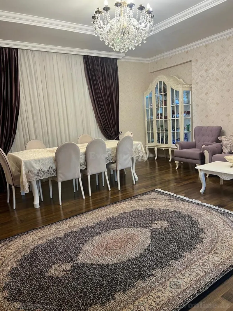 3 otaqlı Mənzil 137 m² 8-ci mikrorayon Satılır