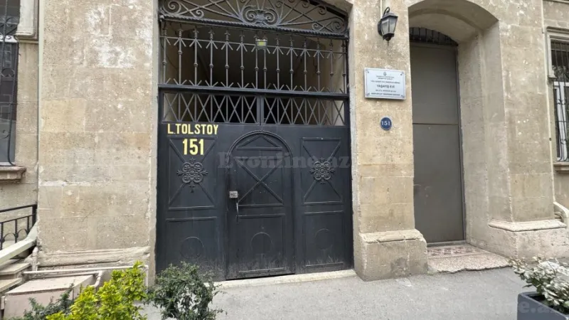 Satılır 3 otaqlı Mənzil Köhnə tikili 84 m² Sahil m. - şəkil 2