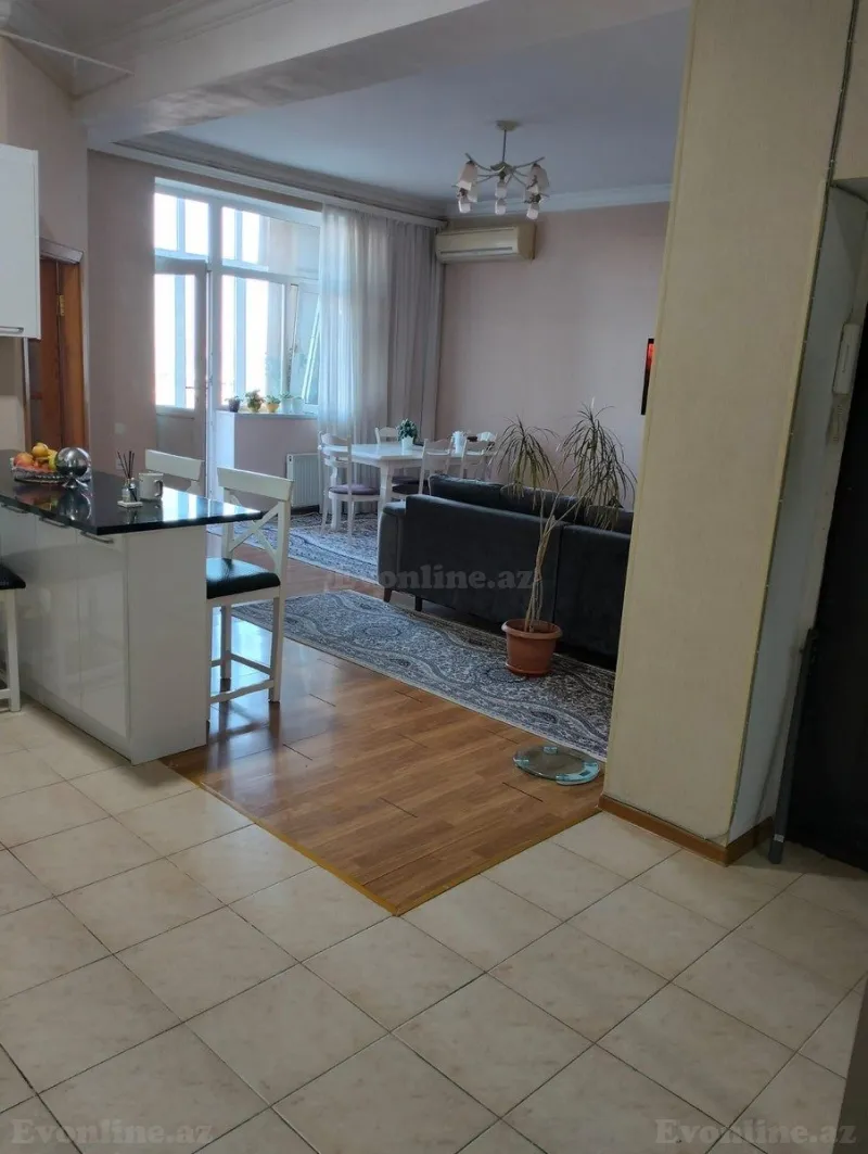 3 otaqlı Mənzil 75 m² 8-ci kilometr Satılır