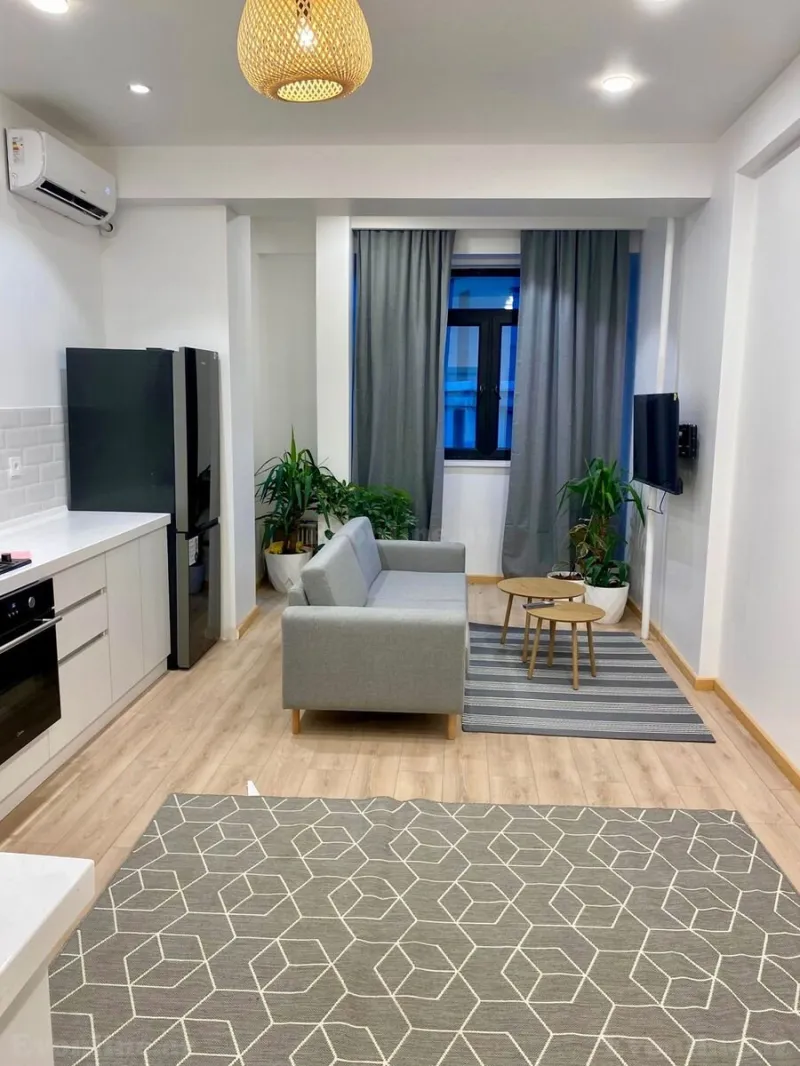 2 otaqlı Mənzil 80 m² İçərişəhər m. Kirayə verilir