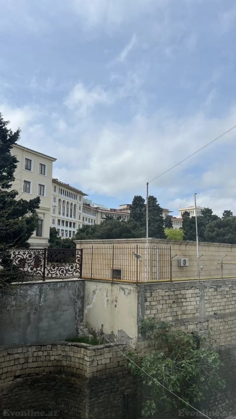 Satılır 2 otaqlı Mənzil Köhnə tikili 70 m² İçərişəhər m. - şəkil 20