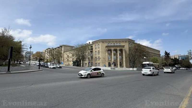 3 otaqlı Mənzil 105 m² Elmlər Akademiyası m. Satılır