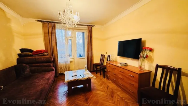 Satılır 2 otaqlı Mənzil Köhnə tikili 55 m² Yasamal r. - şəkil 2