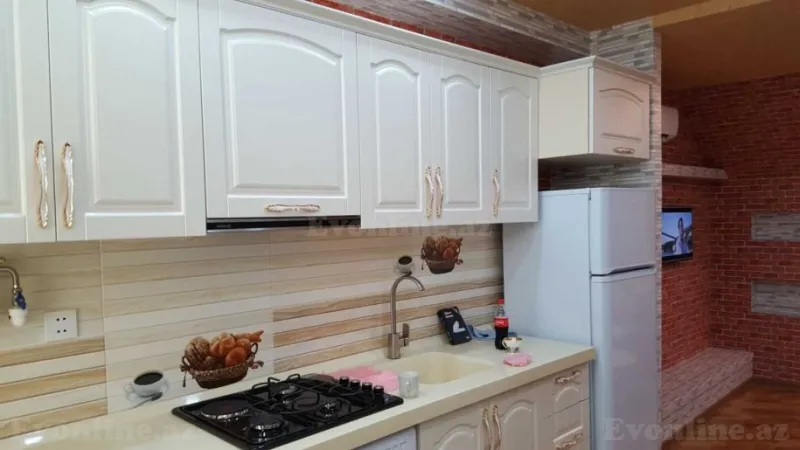 Kirayə verilir 3 otaqlı Mənzil Köhnə tikili 75 m² Sahil m. - şəkil 2