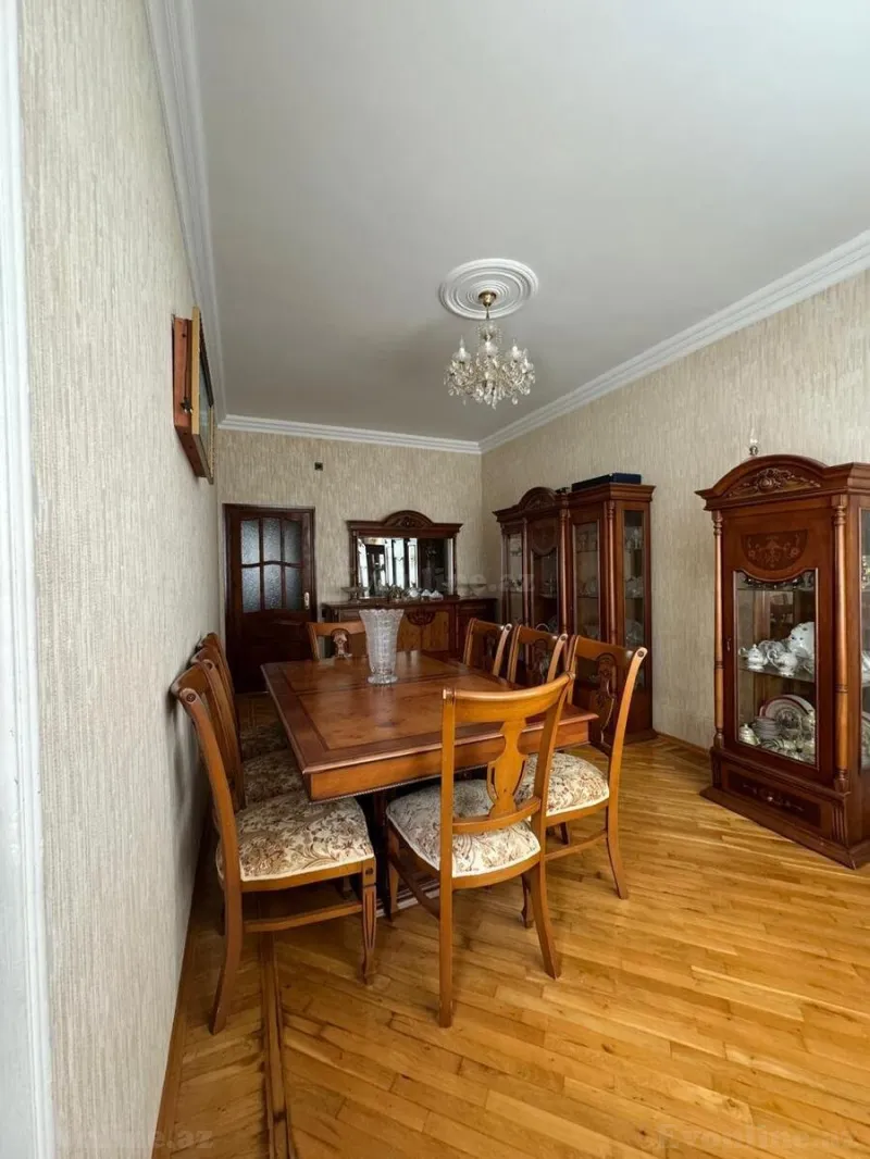 2 otaqlı Mənzil 95 m² 8-ci mikrorayon Satılır