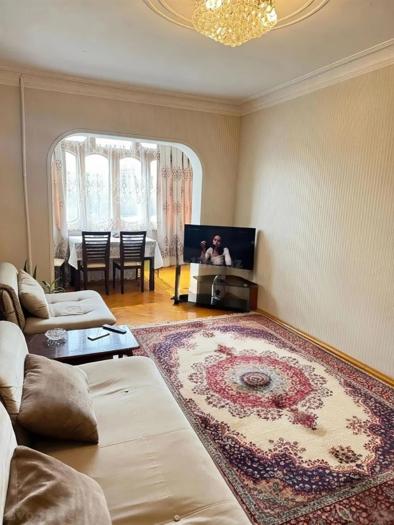 3 otaqlı Mənzil 90 m² 8-ci mikrorayon Satılır