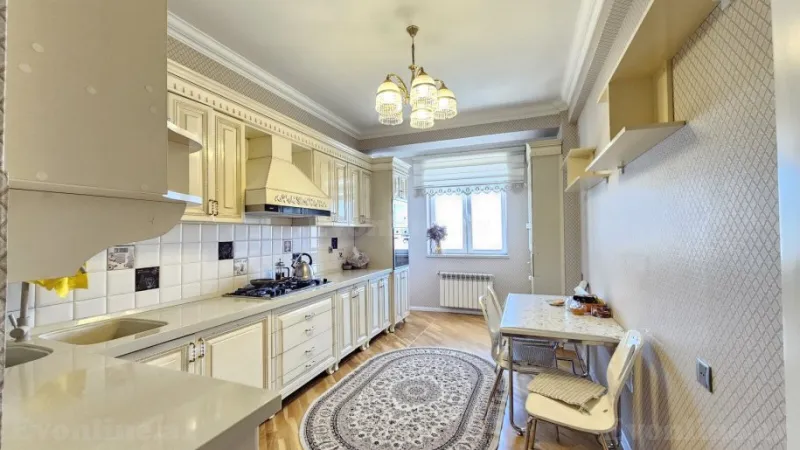 3 otaqlı Mənzil 150 m² 8-ci mikrorayon Satılır