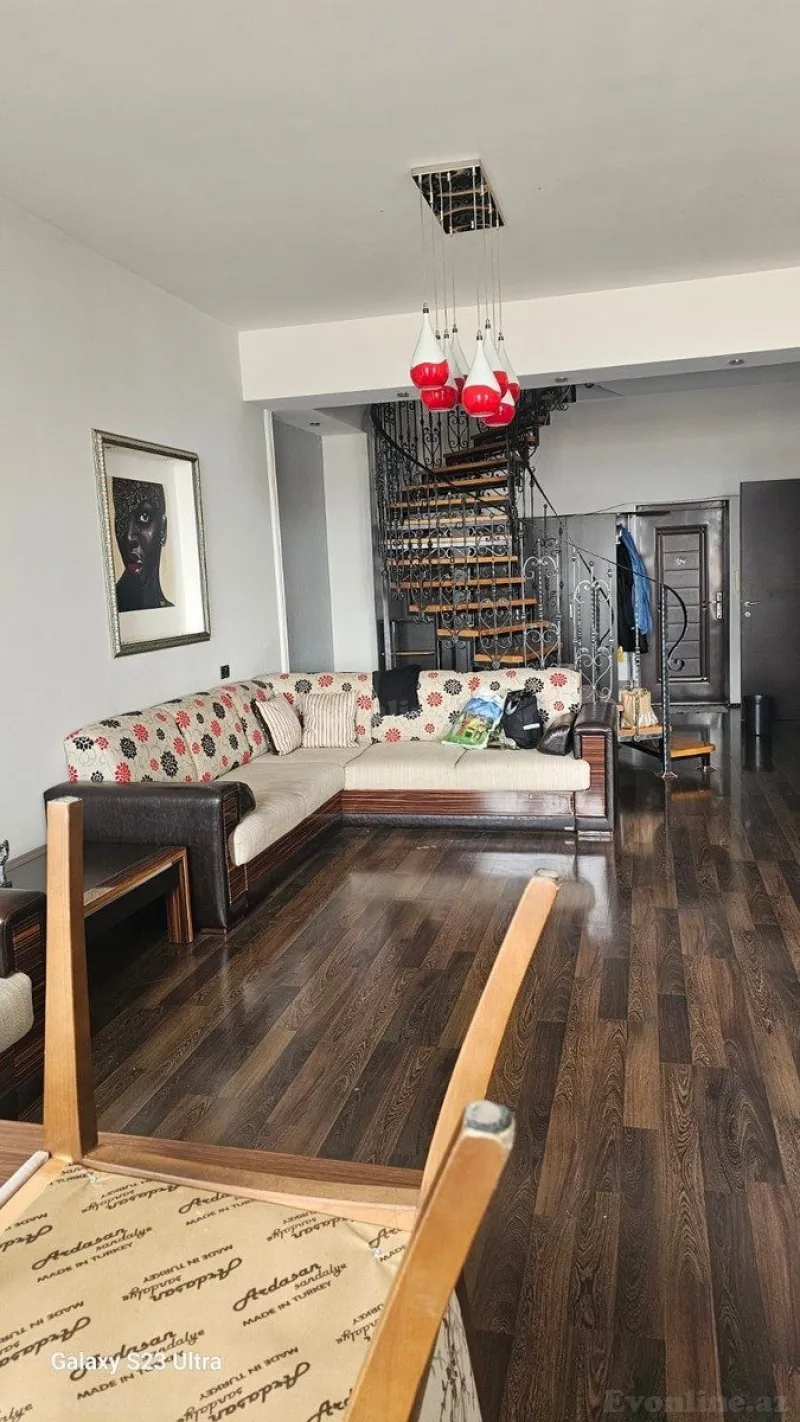 Kirayə verilir 3 otaqlı Mənzil Yeni tikili 134 m² Kubinka