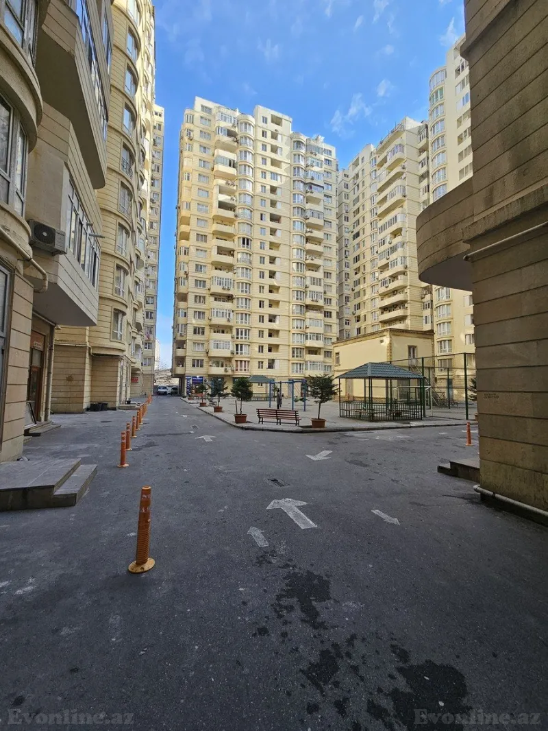 Satılır 3 otaqlı Mənzil Yeni tikili 100 m² 8 Noyabr m.