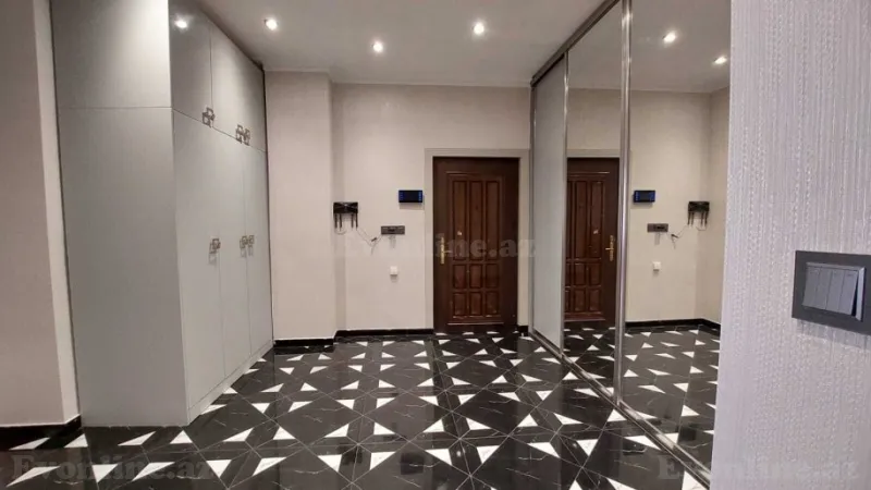 Kirayə verilir 3 otaqlı Mənzil Yeni tikili 130 m² 28 May m.