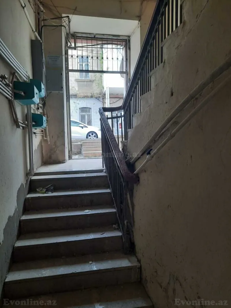 Satılır 3 otaqlı Mənzil Köhnə tikili 82 m² Səbail r. - şəkil 8