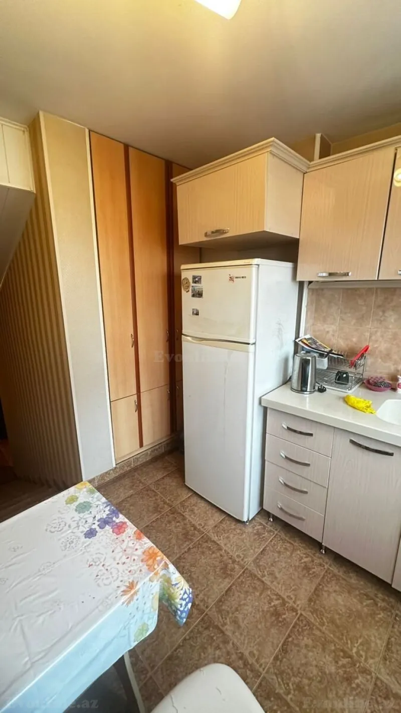 Kirayə verilir 3 otaqlı Mənzil Köhnə tikili 80 m² Nəsimi r. - şəkil 13