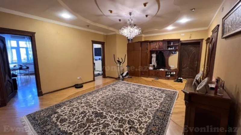 4 otaqlı Mənzil 190 m² Elmlər Akademiyası m. Satılır