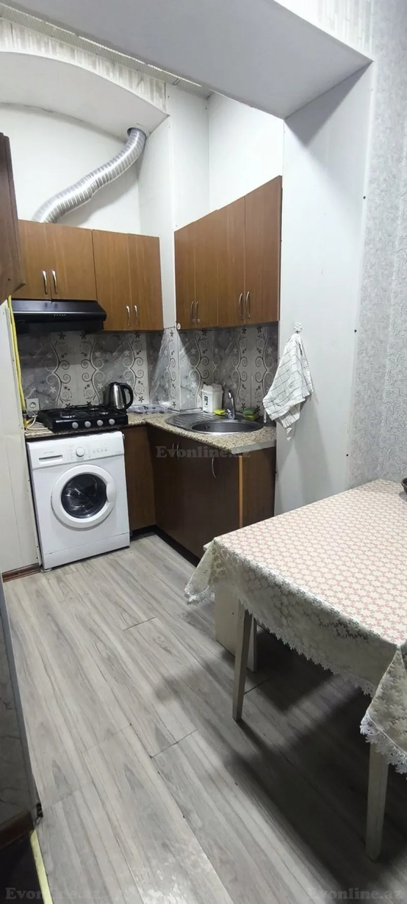 Kirayə verilir 1 otaqlı Mənzil Köhnə tikili 40 m² Sahil m.