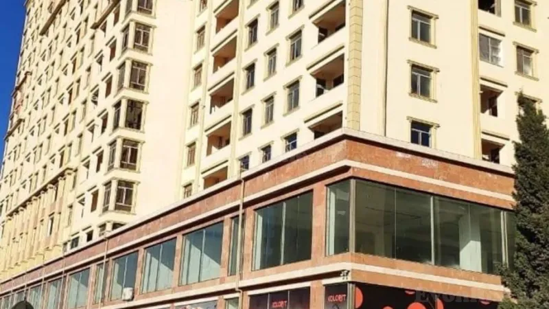 3 otaqlı Mənzil 130 m² İnşaatçılar m. Satılır