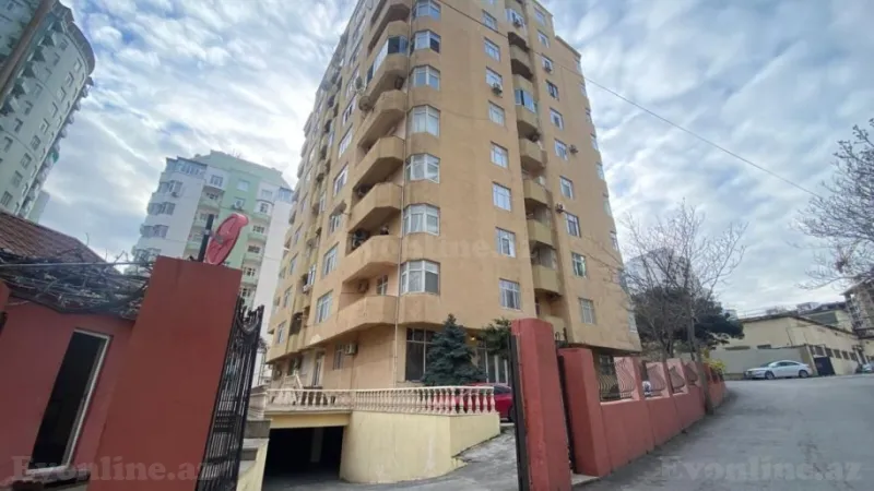 4 otaqlı Mənzil 204 m² 28 May m. Satılır