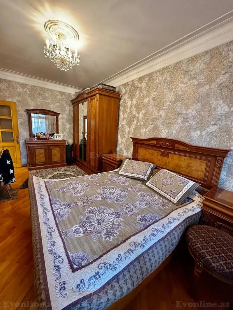 Satılır 5 otaqlı Mənzil Köhnə tikili 130 m² Qara Qarayev m. - şəkil 5