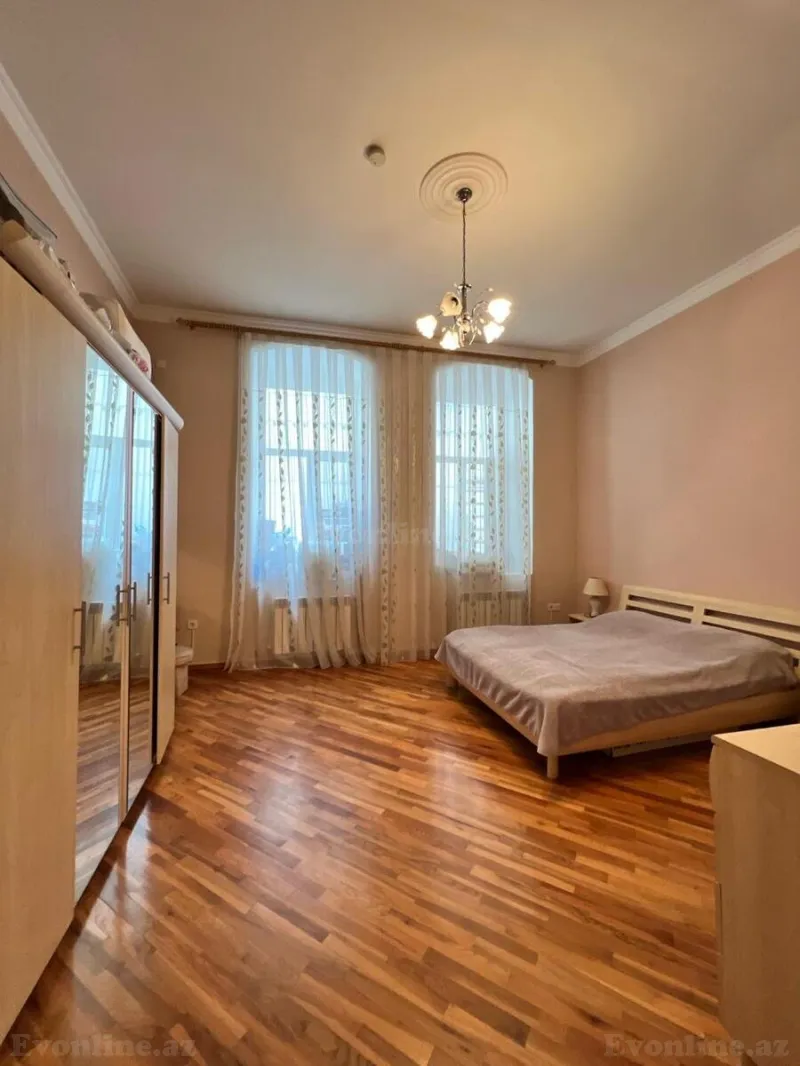 Kirayə verilir 3 otaqlı Mənzil Köhnə tikili 110 m² Bayıl - şəkil 2