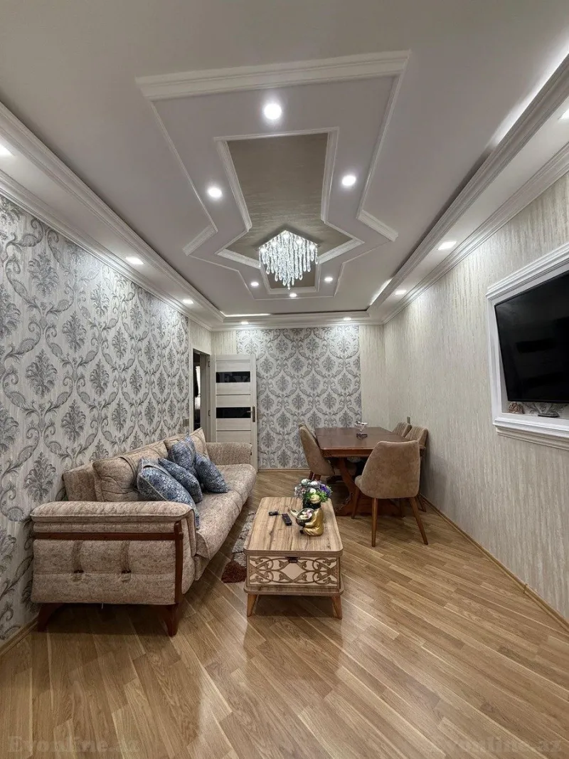 3 otaqlı Mənzil 80 m² 8-ci mikrorayon Satılır