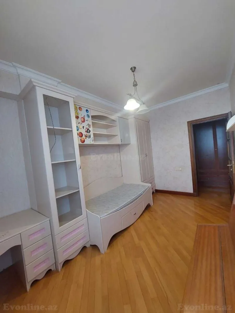 Kirayə verilir 4 otaqlı Mənzil Yeni tikili 160 m² Badamdar