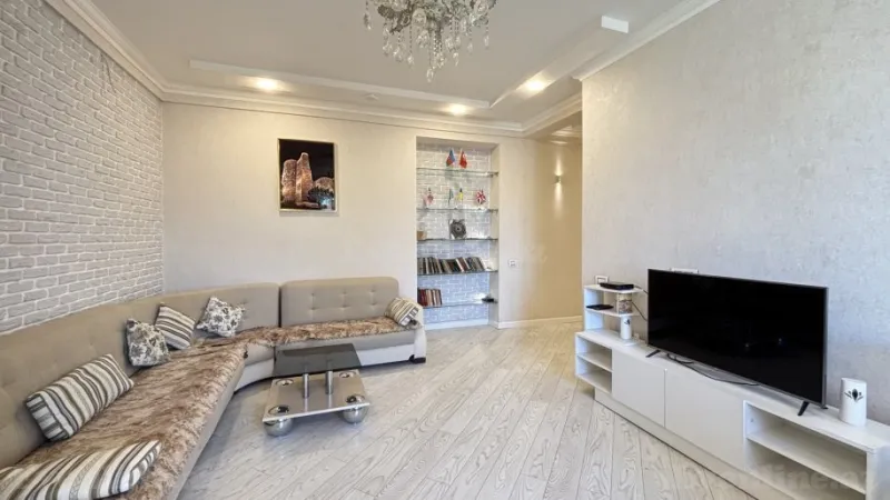 2 otaqlı Mənzil 70 m² Sahil m. Kirayə verilir