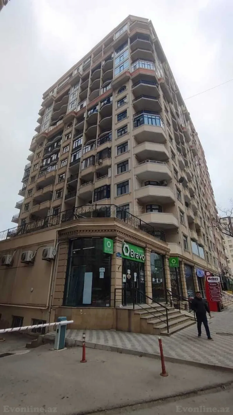 4 otaqlı Mənzil 188.6 m² Elmlər Akademiyası m. Satılır