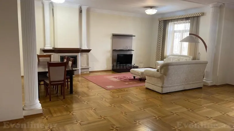 Kirayə verilir 5 otaqlı Mənzil Köhnə tikili 200 m² Nizami m.