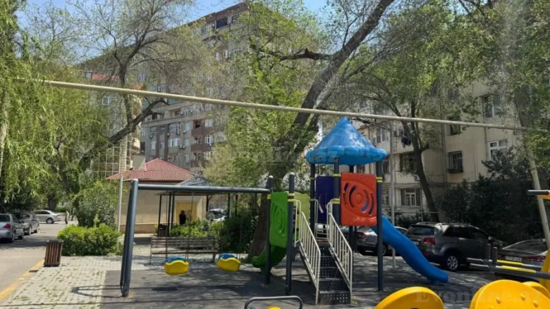 Satılır 2 otaqlı Mənzil Köhnə tikili 52 m² Nəsimi r. - şəkil 2