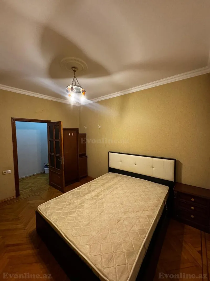 Satılır 2 otaqlı Mənzil Köhnə tikili 75 m² Gənclik m. - şəkil 2