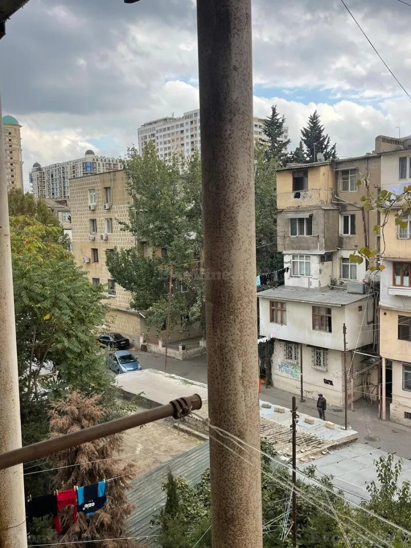 2 otaqlı Mənzil 37 m² Elmlər Akademiyası m. Satılır