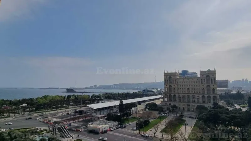 4 otaqlı Mənzil 200 m² 28 May m. Kirayə verilir