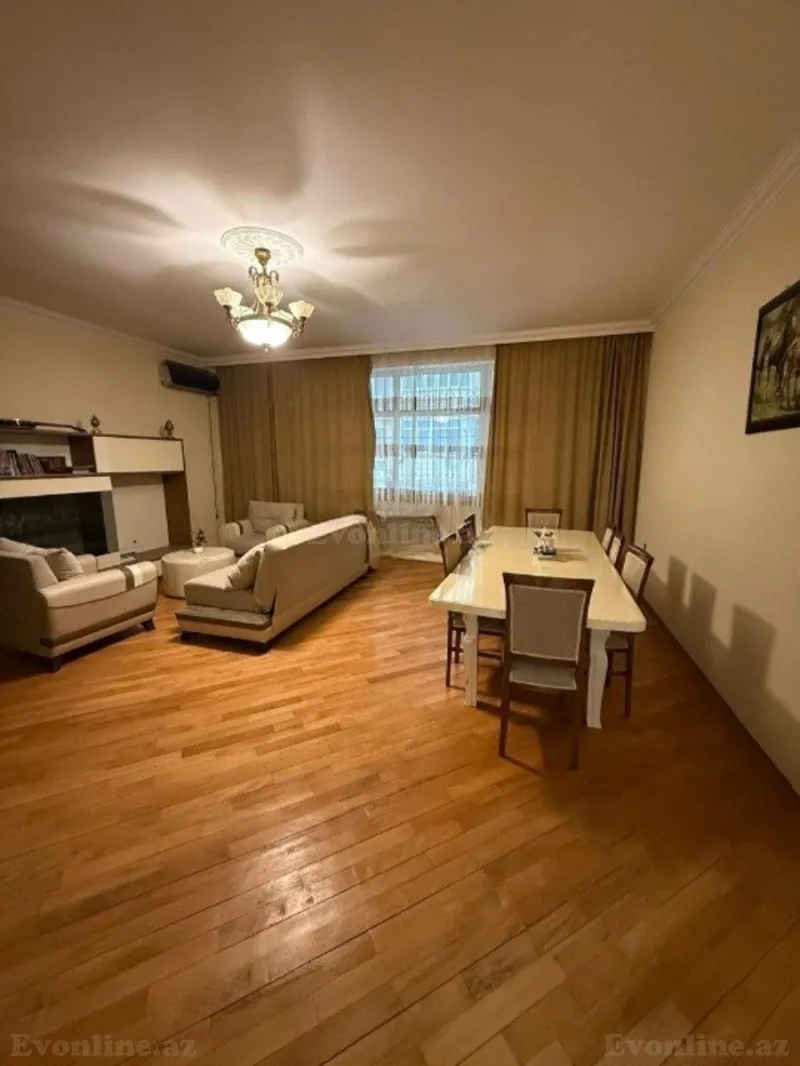 Satılır 3 otaqlı Mənzil Yeni tikili 160 m² 8 Noyabr m.