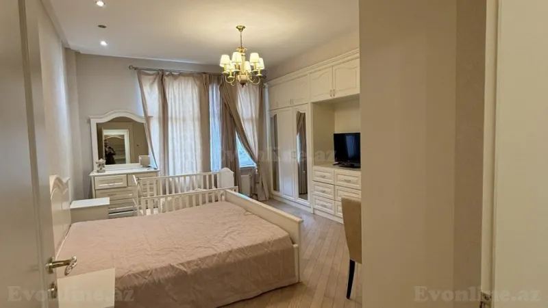 4 otaqlı Mənzil 180 m² Nizami m. Satılır