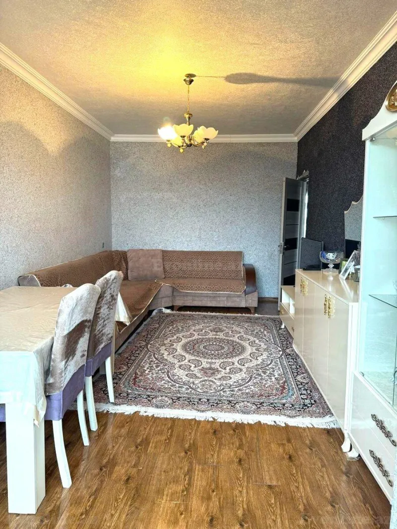 Satılır 2 otaqlı Mənzil Köhnə tikili 55 m² Xalqlar Dostluğu m. - şəkil 2