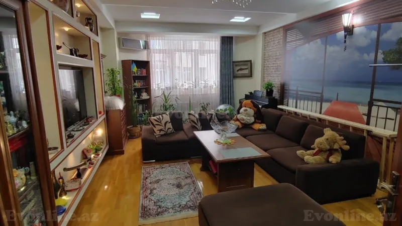 3 otaqlı Mənzil 102 m² Neftçilər m. Satılır