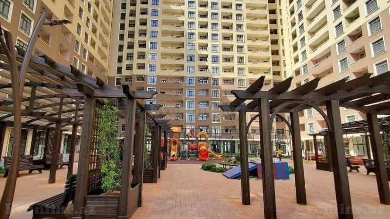 3 otaqlı Mənzil 130 m² İnşaatçılar m. Satılır