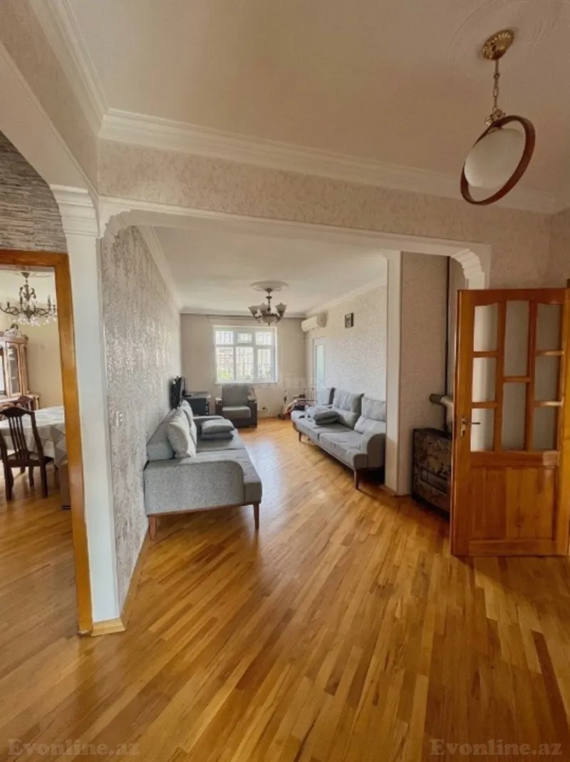 Satılır 5 otaqlı Mənzil Köhnə tikili 120 m² Əhmədli m. - şəkil 2