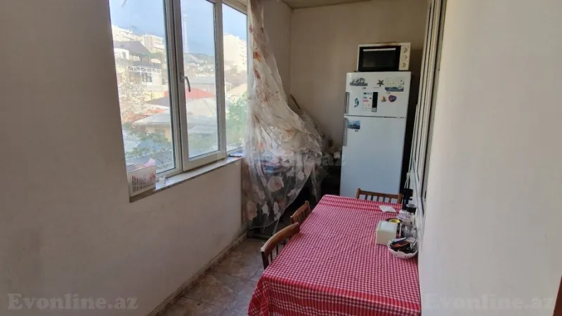 Satılır 3 otaqlı Mənzil Köhnə tikili 70 m² Bayıl - şəkil 2