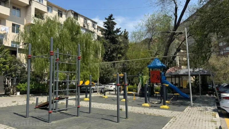 Satılır 2 otaqlı Mənzil Köhnə tikili 55 m² Nərimanov r. - şəkil 2