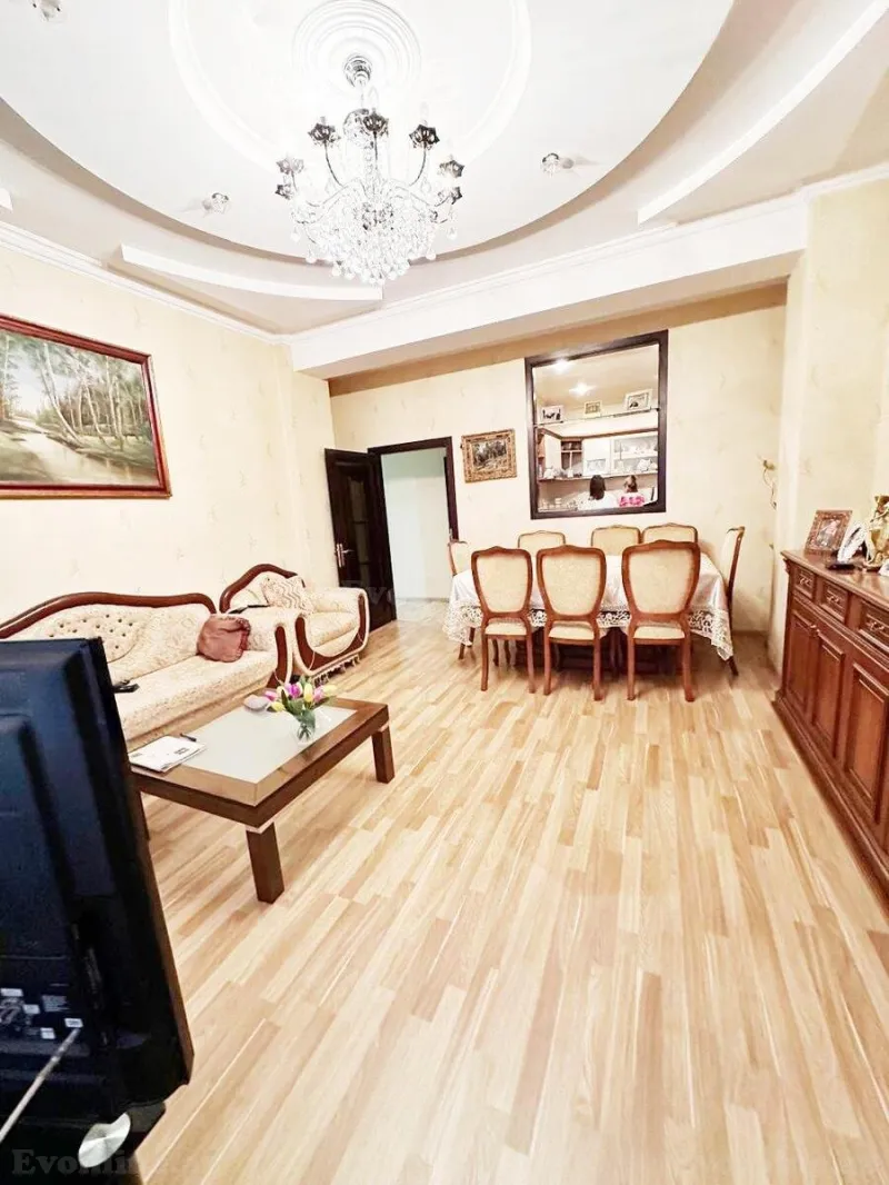 3 otaqlı Mənzil 100 m² 4-cü mikrorayon Satılır