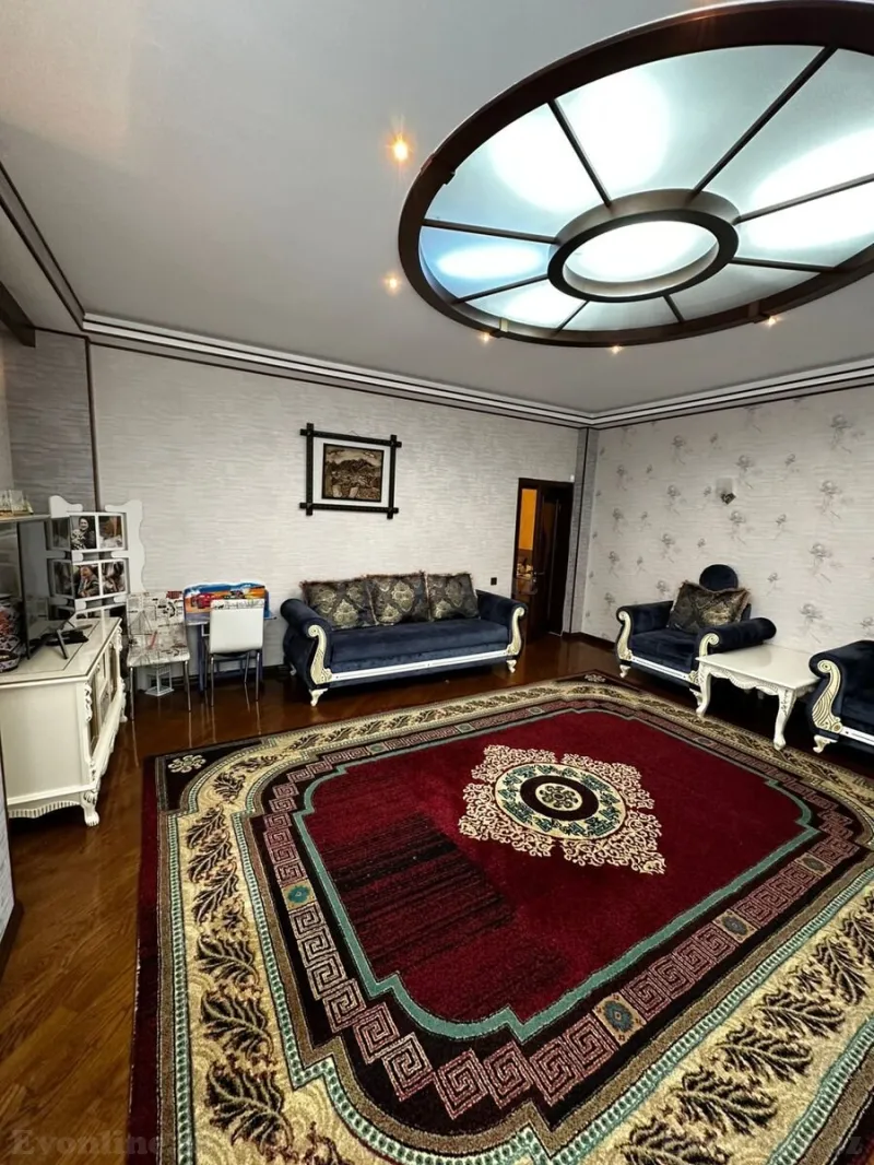 3 otaqlı Mənzil 125 m² İnşaatçılar m. Satılır