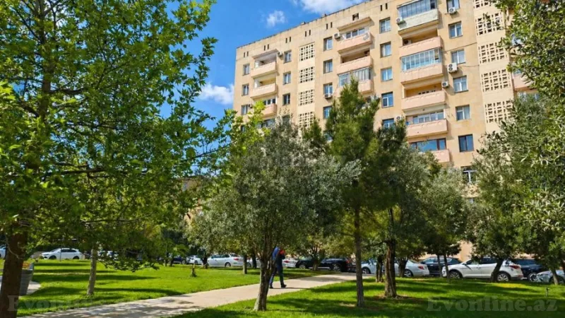 Satılır 4 otaqlı Mənzil Köhnə tikili 120 m² Elmlər Akademiyası m.